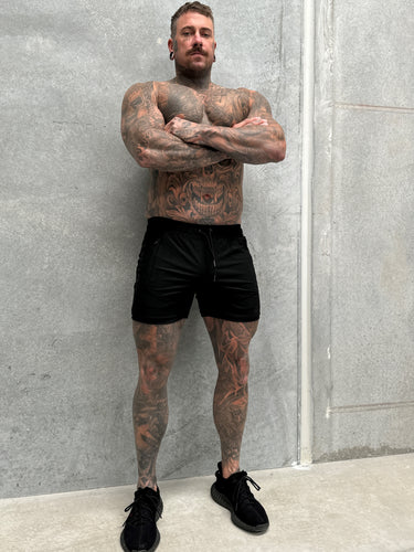 Della Squat Shorts - Black / Black
