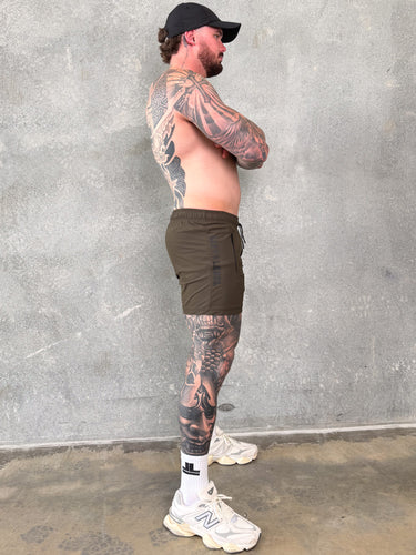 Della Squat Shorts - Khaki / Black